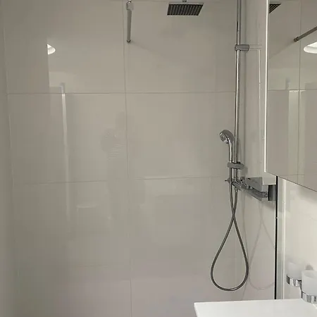 Cristal 68 아파트 로이커바드